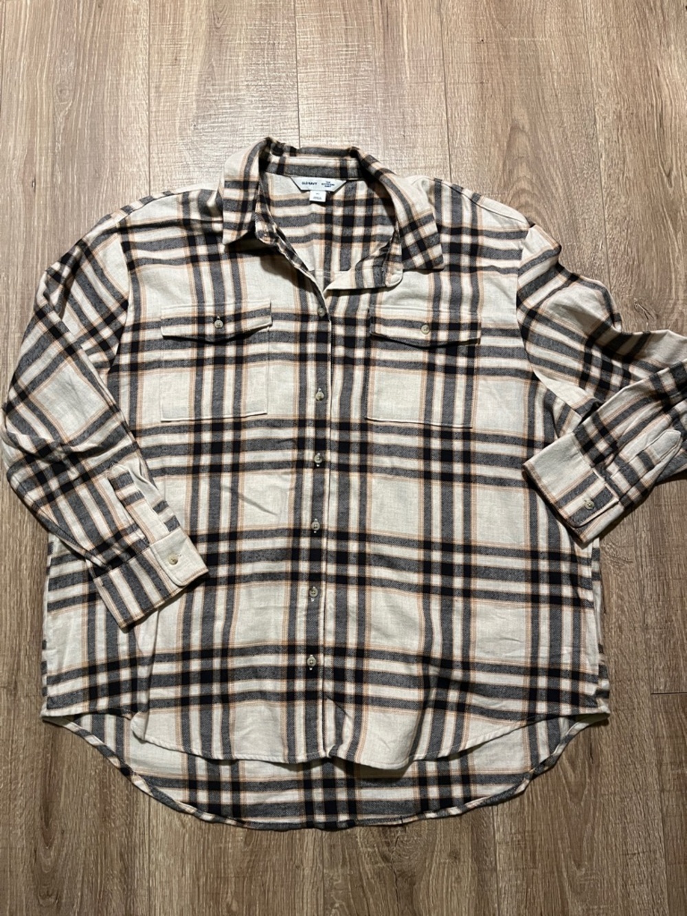 Women’s Old Navy Plaid Soft Boyfriend Shirt in Cream, Black & Tan XL